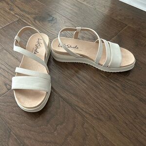 LifeStride Women's Zoe Velocity 2.0 Sport Sandal size 6, white beige *NWOT*